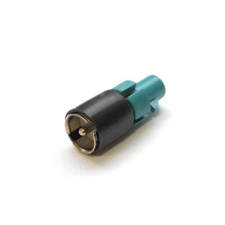 Iso store antenna connector
